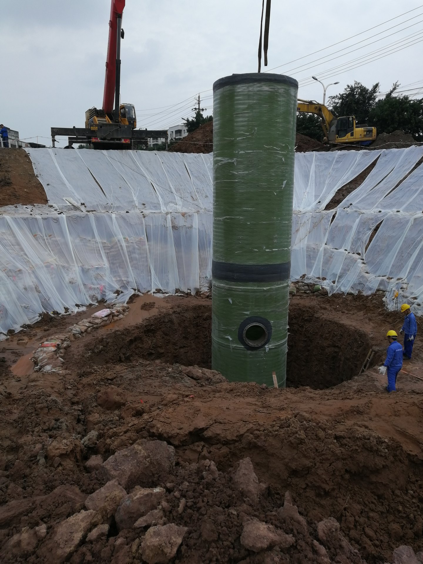 尼龙市政污水提升泵站基坑就位与回填阶段